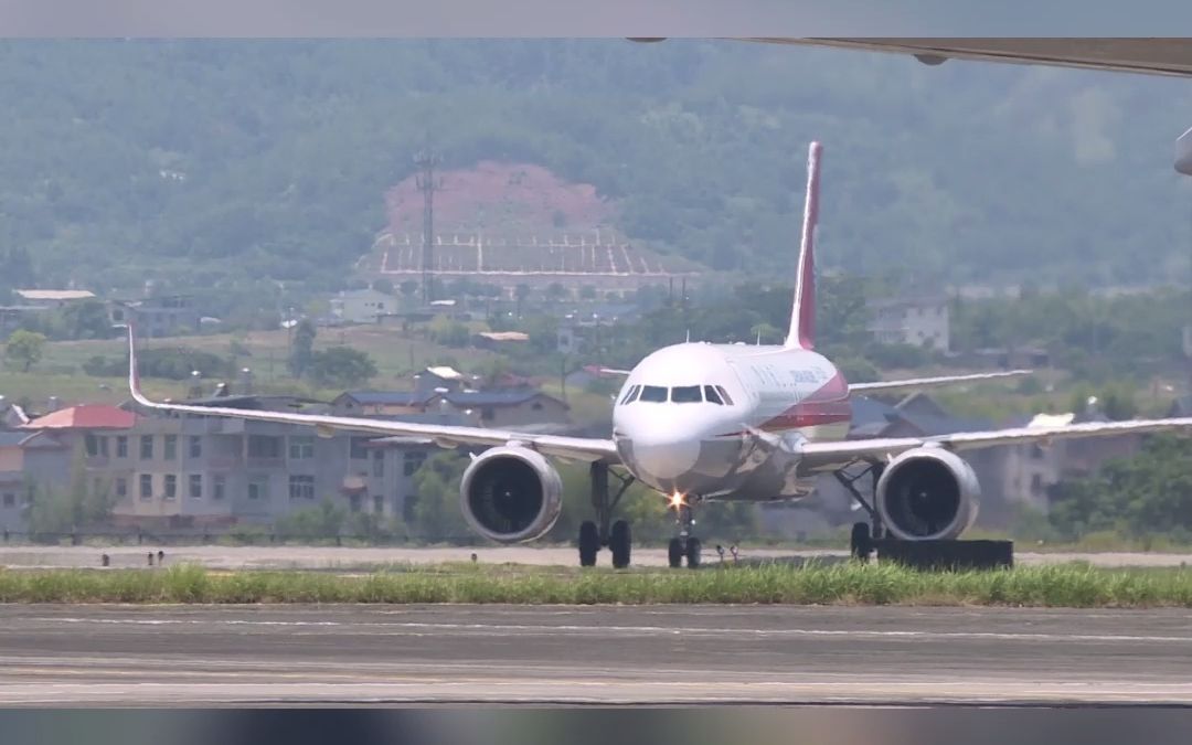 7月25日,四川航空3U8929航班在龙岩冠豸山机场落地,标志着成都=长沙=连城航线顺利开通.哔哩哔哩bilibili