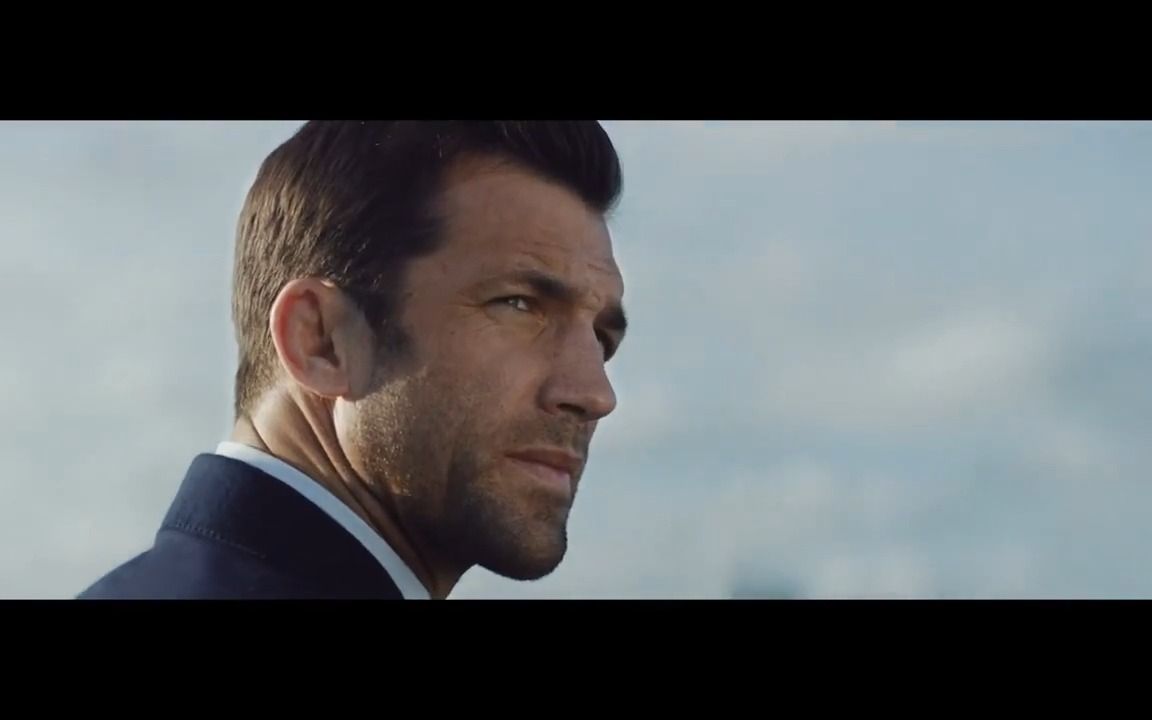 卢克-洛克霍德的香水广告