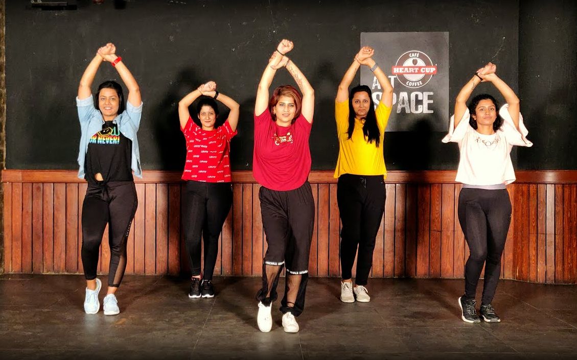 冬季燃脂就跳这支健身舞,舞步简单,潇洒带劲,你来感受一下!