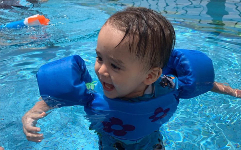 超回本特利ins--谁说本本不会游泳?如鱼得水好嘛!