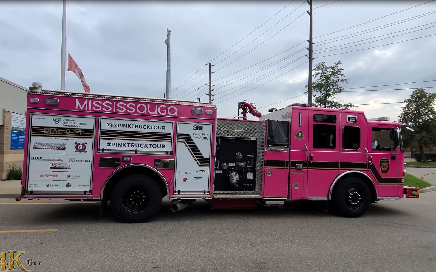 加拿大热粉色消防车庆祝乳腺癌战士——2021年10月_哔哩哔哩_bilibili