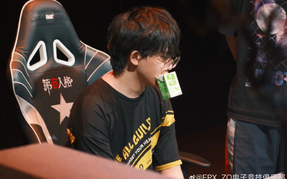【第五人格/fpx.zq鱼生】恭喜弟弟获得2021ivl季后赛第一个酸奶之星