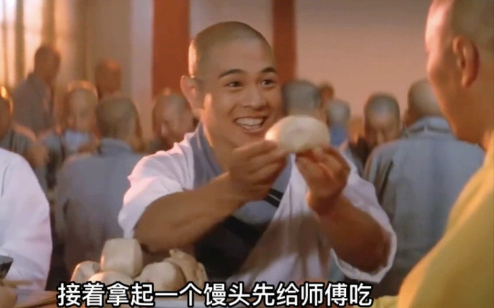 小和尚悄悄把肉夹在馒头里给师傅吃,吃得真香啊