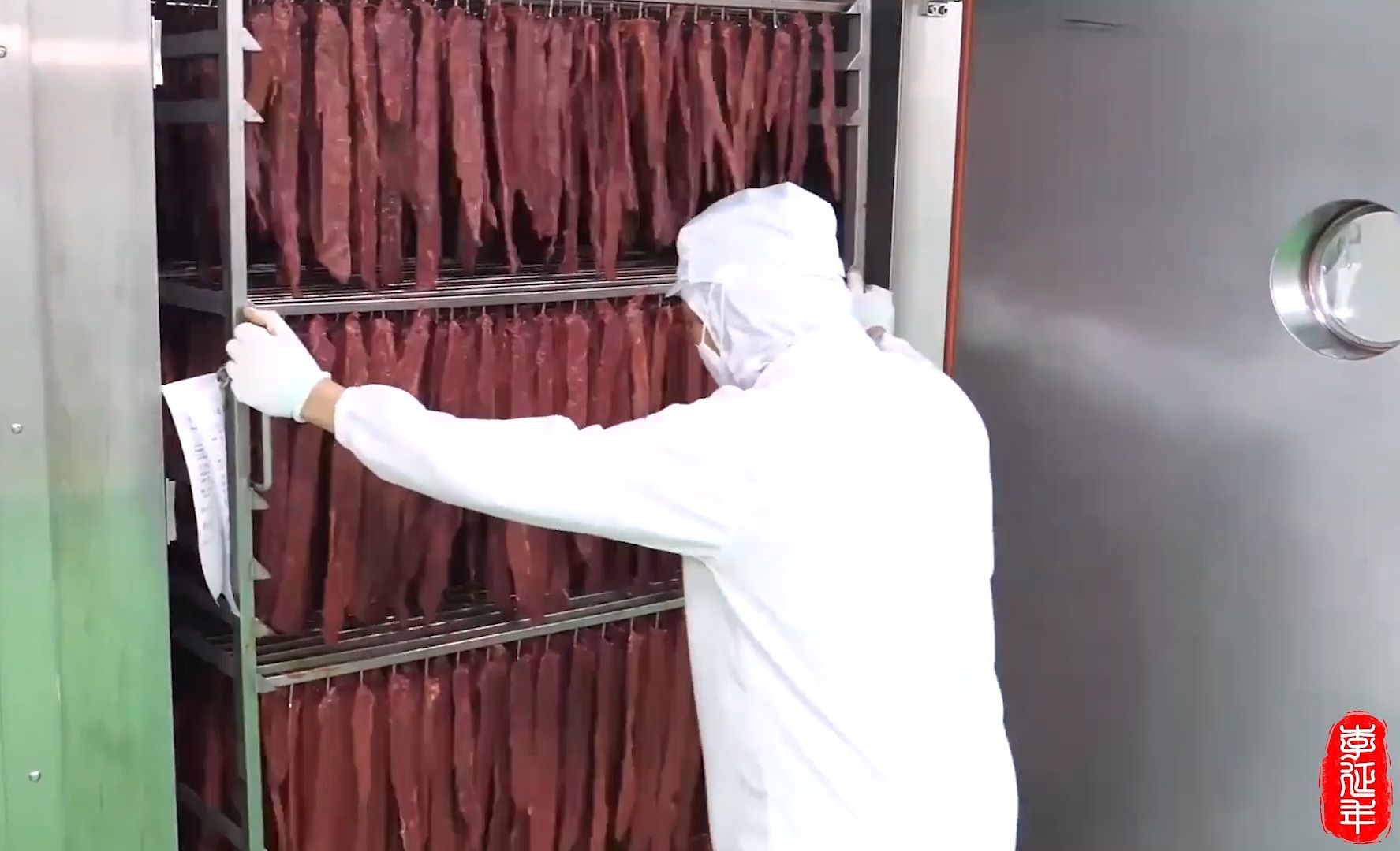 揭秘牛肉干美味背后的神秘加工过程,一天6000斤,确实让人震撼!