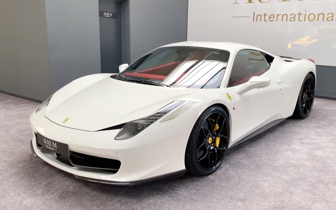 法拉利458白色时尚版!百公里加速为3.4s 如镰刀一样锋利的前灯设计