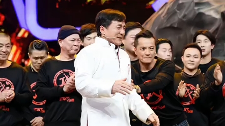 成龙 耿直评价# 易烊千玺 希望让其他正宗的动作小伙子有更多的机会