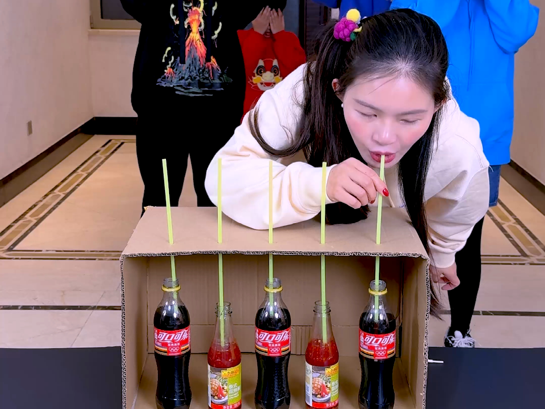 喝可乐挑战,太刺激了,留着以后玩!