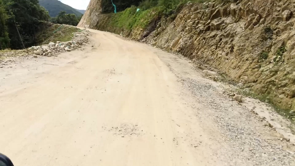 出发攀登陆川县第二高峰- 老鼠顶,陆川县东部峰群,八百里长河落日,风