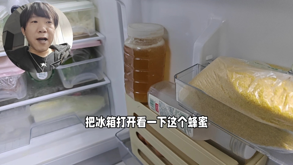 蜂蜜放冰箱过了保质期还能吃吗(蜂蜜放冰箱会过期吗?)