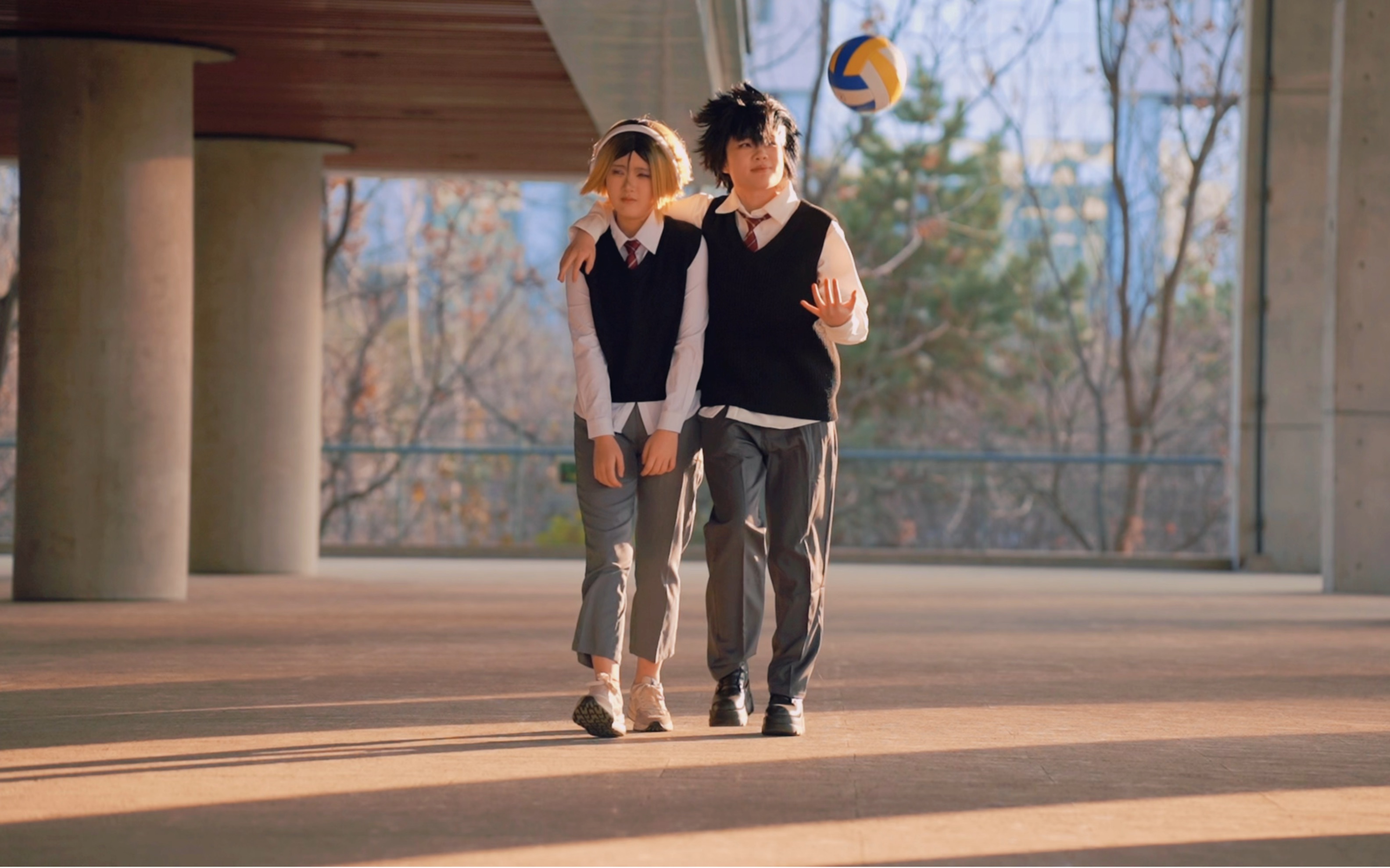 《排球少年》丨黑尾 研磨coser:黑尾@吃掉那只熊_ 研磨@小小小丁 #cos