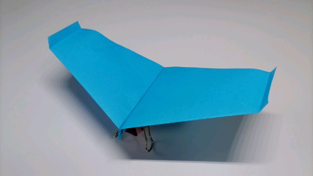 仿生纸飞机像鸟一样飞图片