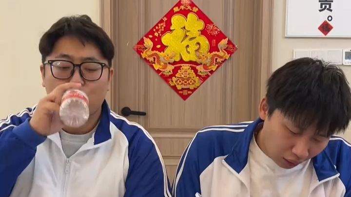 水与饮料咋喝才对？别瞎造！搞笑版正确用法来啦！