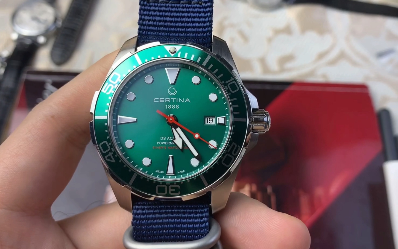 雪铁纳绿龟潜水机械男表