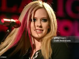 Скачать видео: Avril Lavigne - Push (Remastered) Live Tv Show JMMKMML 2011 HD