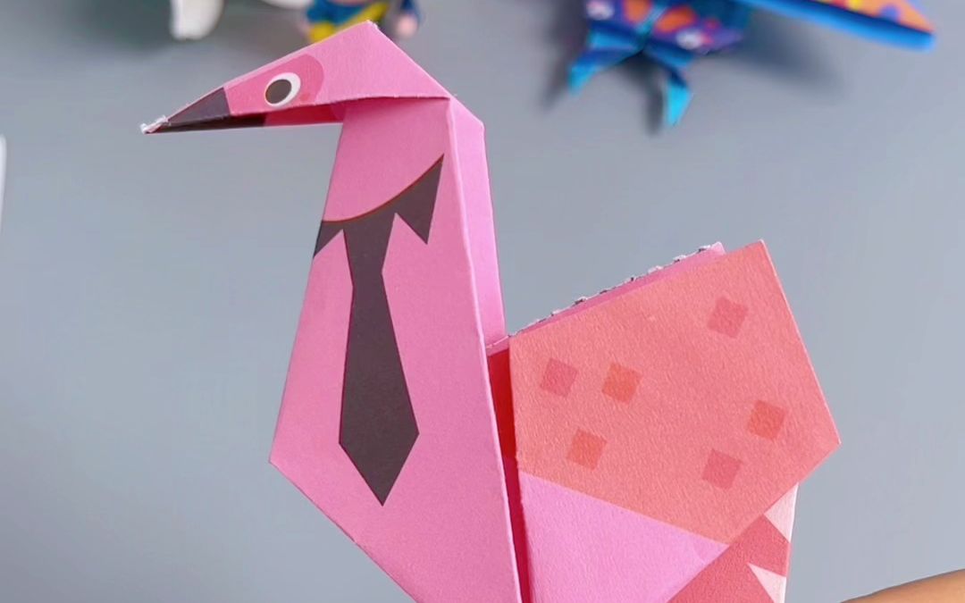 儿童手工折纸,一只骄傲的火烈鸟