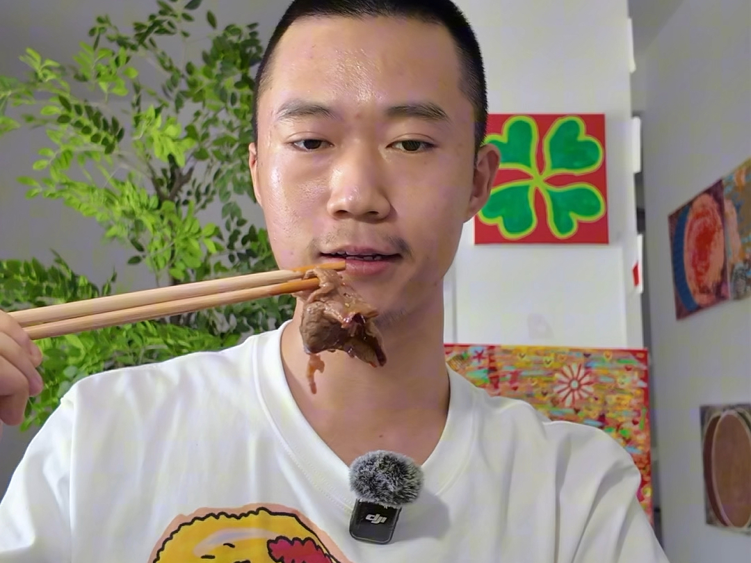 王甜心测评海底捞.黑粉勿看!