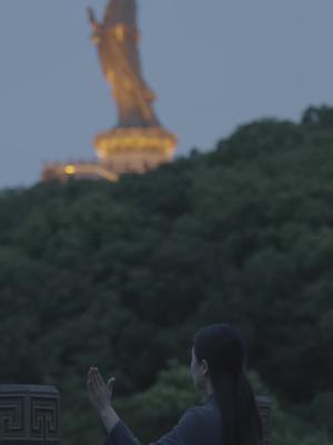 [图]女子温良 敬山水为慈 敬草木为善 双唇止语 修的是不惊不扰 修行即修心