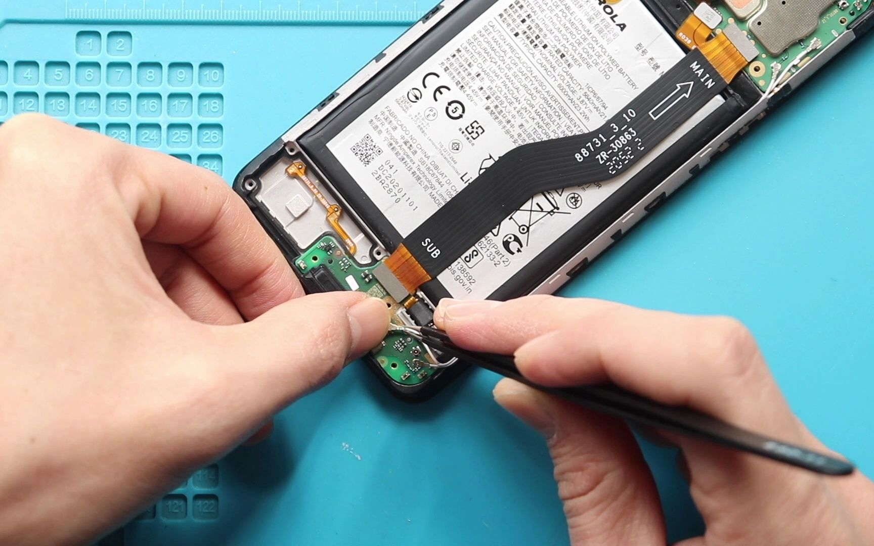 摩托罗拉 g9 power xt2091 尾插充电小板 更换教程 拆机步骤