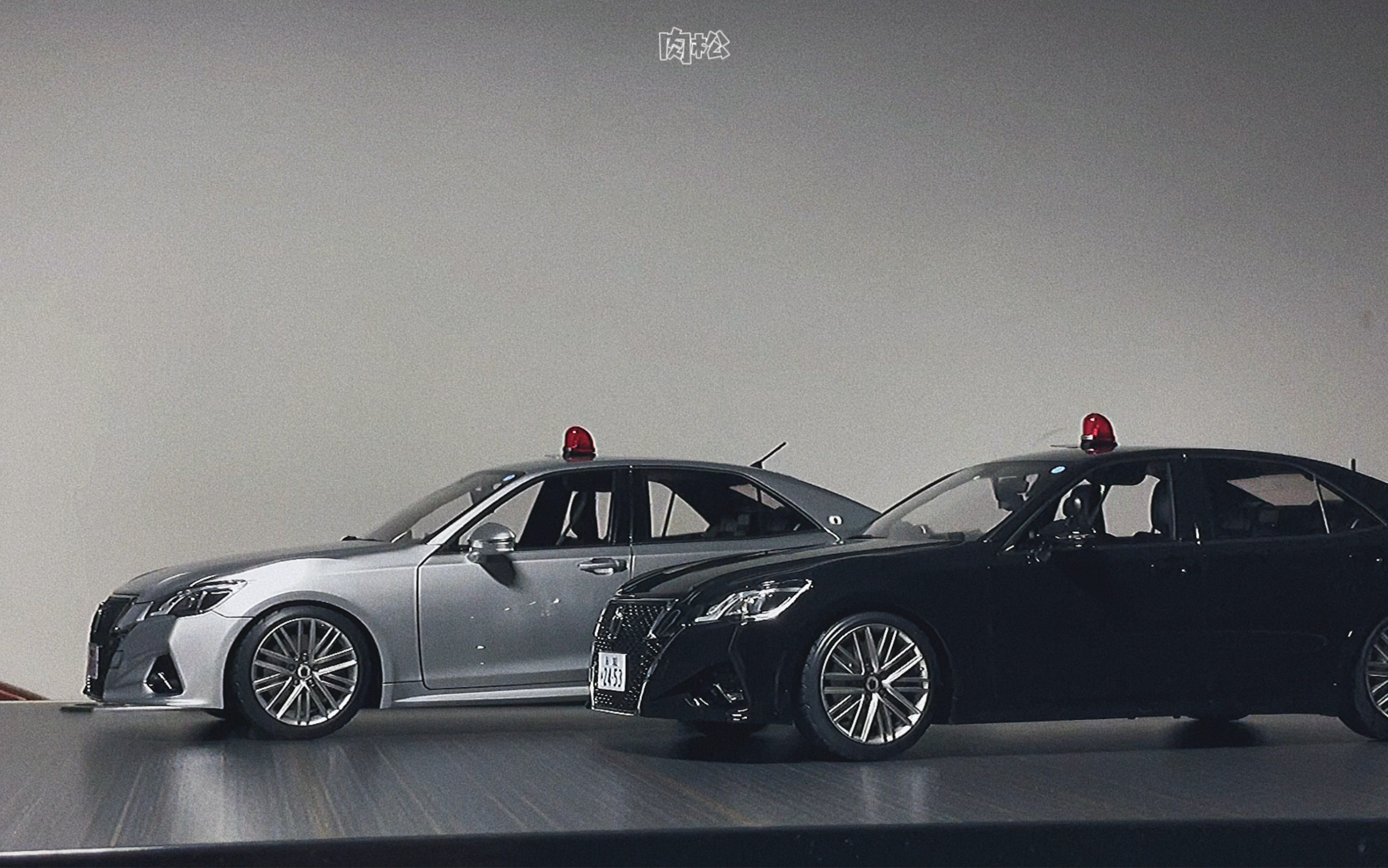14代皇冠 grs214 覆面警车 汽车模型