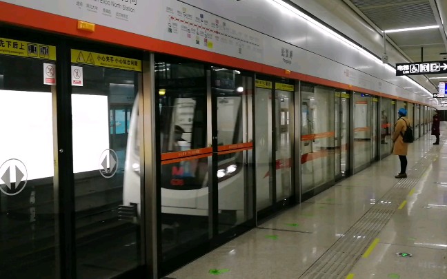 武汉地铁七号线g36列车驶入螃蟹岬站202045摄