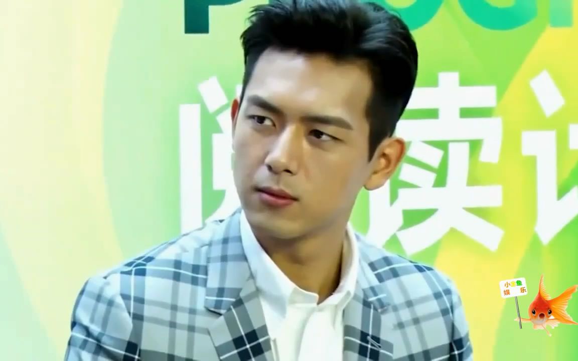 李现陪父母逛街吃饭全程主动付钱尽显孝心毫无明星架子
