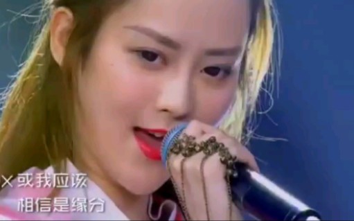 [图]偶的歌神，美女演唱《一生所爱》，惊艳全场。