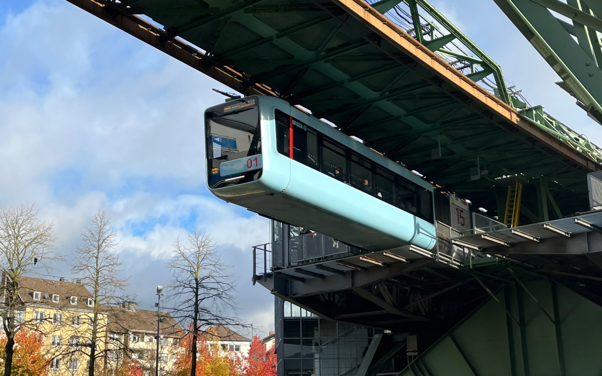 德国100多年历史的悬挂式单轨列车