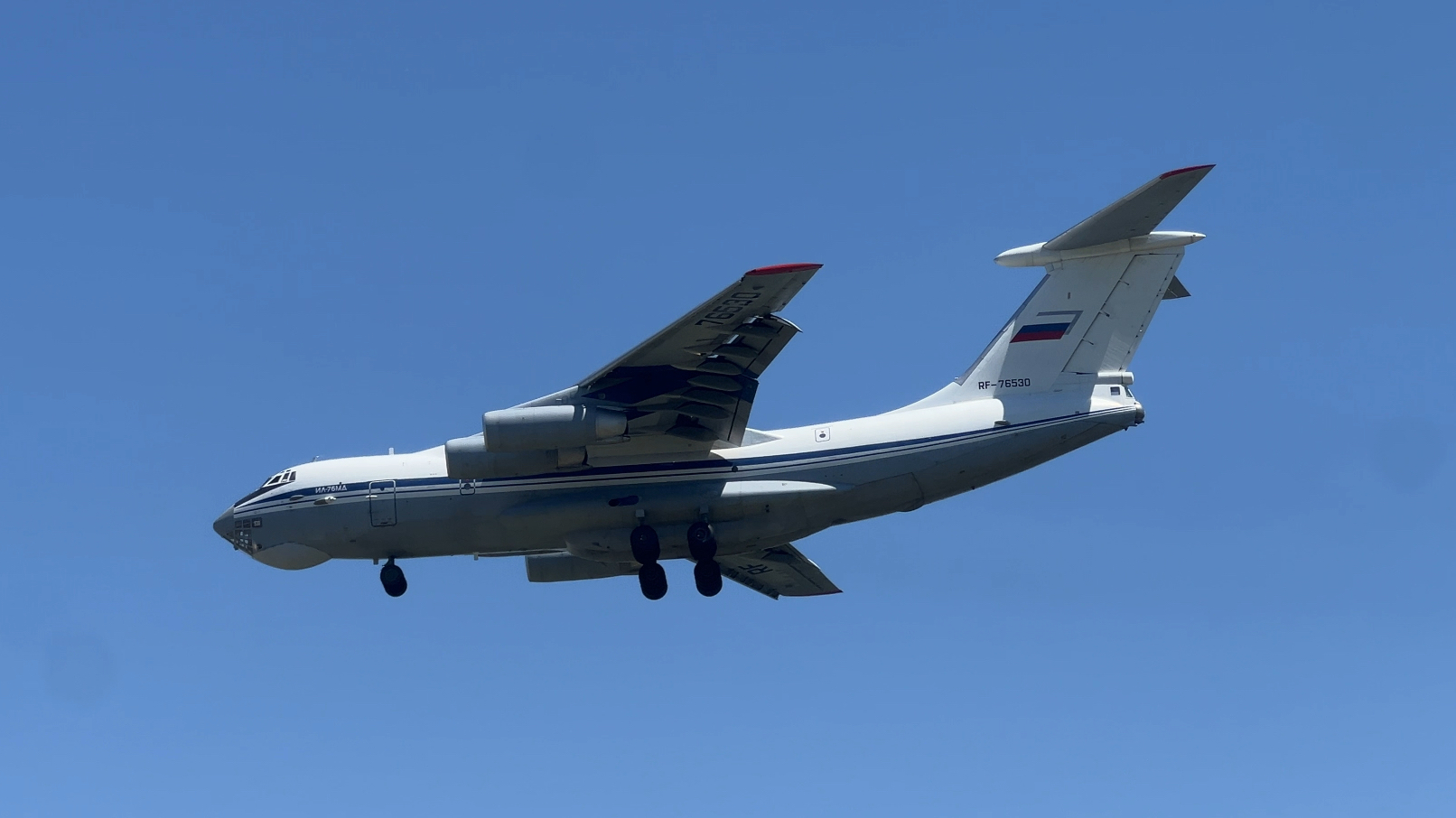 俄罗斯军机伊尔76复飞后俯冲落地北京