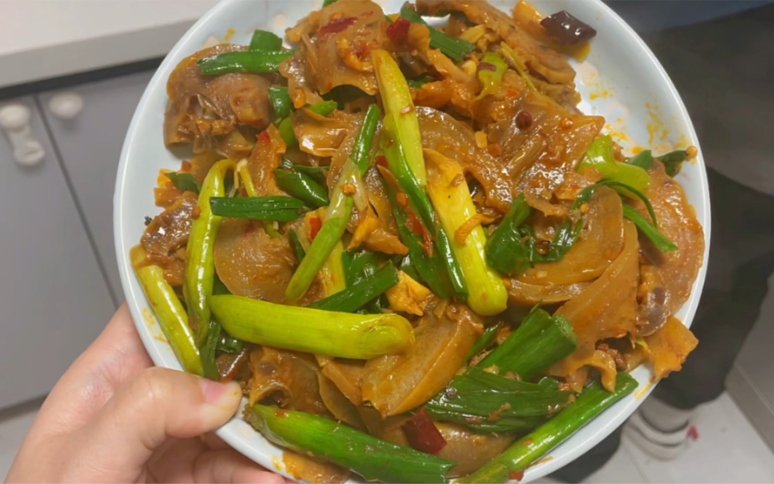 猪鼻子和大蒜的搭配,来一盘蒜苗炒猪鼻