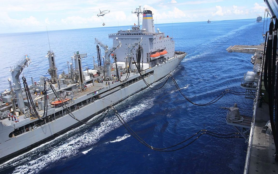 巴丹号两栖登陆舰(lhd 5)进行海上补给