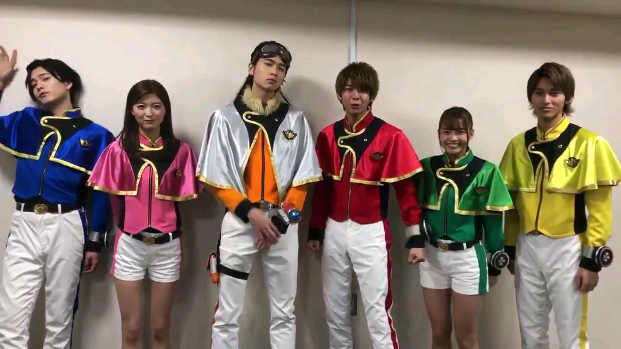 煌辉者所有人用颜艺表达明天最后一集的心情以及对超级战队party的