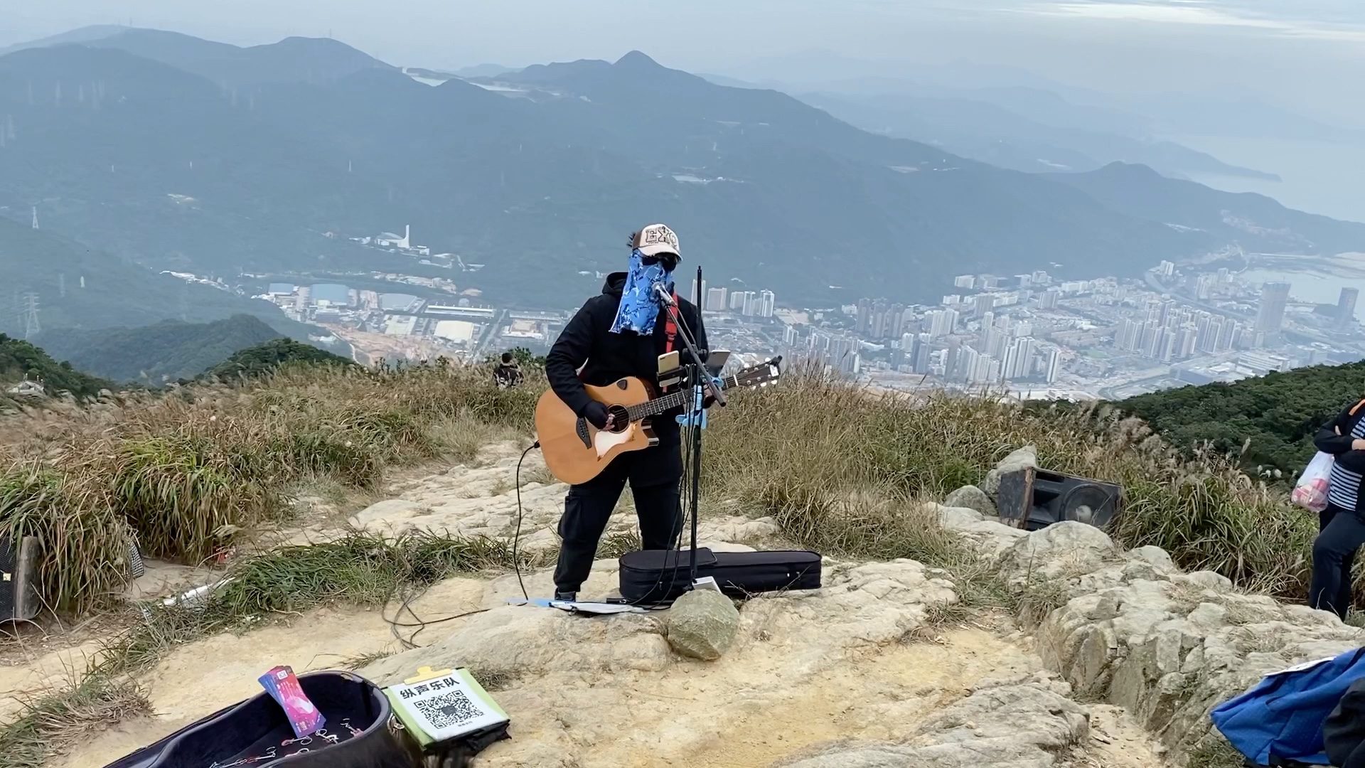 大梧桐山顶,遇抖音快手名人:纵声乐队!