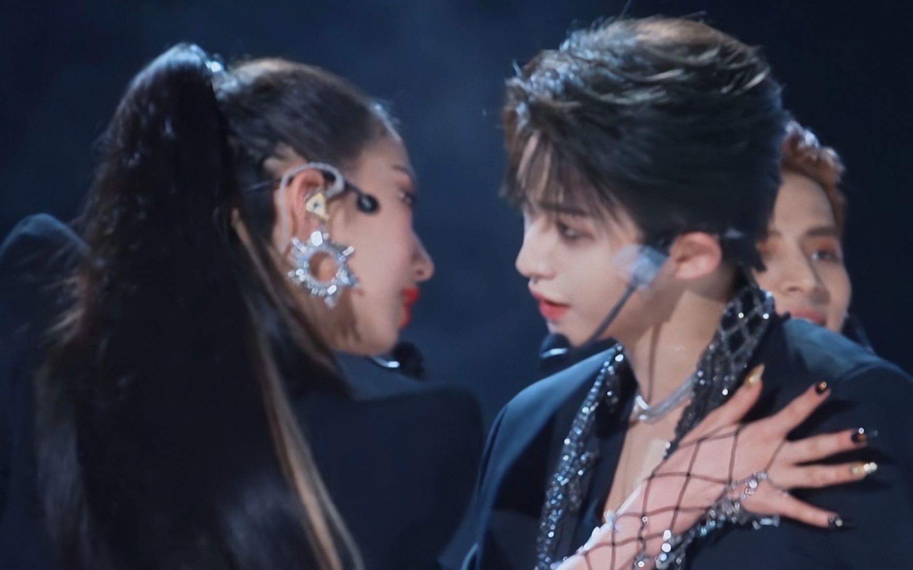 孟美岐x刘宇troublemaker当创系最强祖c遇到创系小甜c