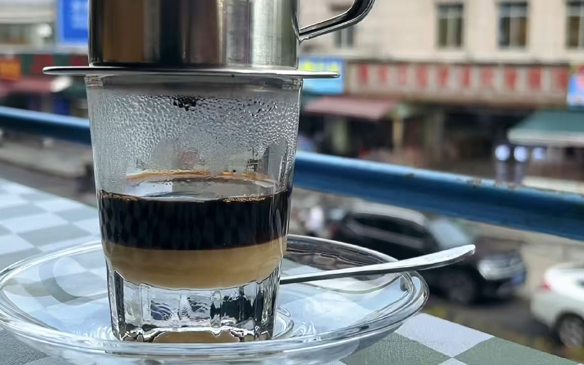 在东兴口感的咖啡店,享受正宗的越南滴漏咖啡75