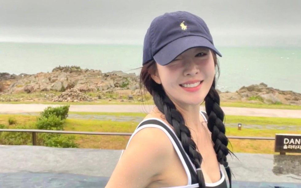 【laboum】金柔廷 在炎炎酷暑里休息的话看的视频2 釜山 安纳帝海湾