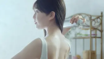 宇野実彩子 美背中披露 キュートな笑顔連発 小野賢章がナレーション資生堂 エージーデオ24 ウェブ動画 哔哩哔哩 Bilibili