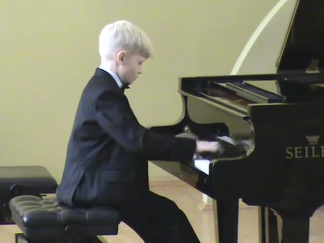 [图]【钢琴】Alexander Malofeev（11）演奏 拉赫玛尼诺夫 音画练习曲Op. 39 No. 6 “小红帽”