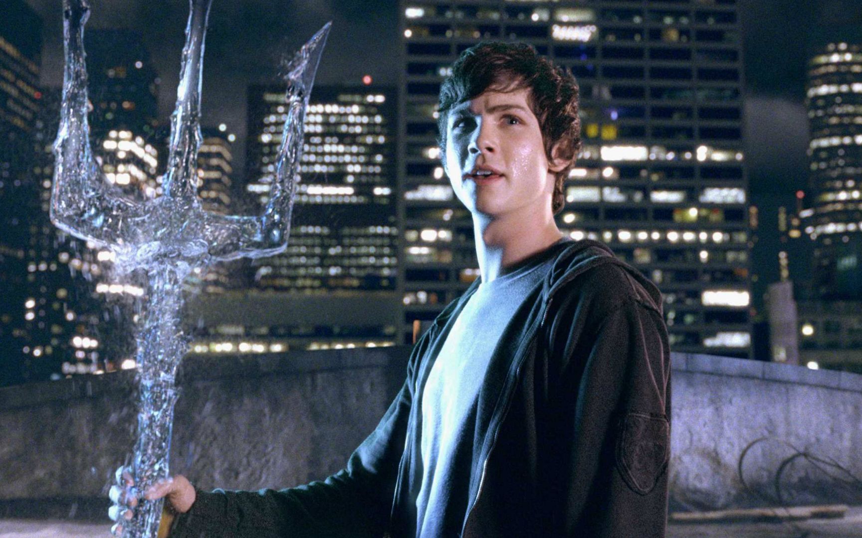 小男孩发现自己是海神之子遇水就能获得魔法一部奇幻冒险电影