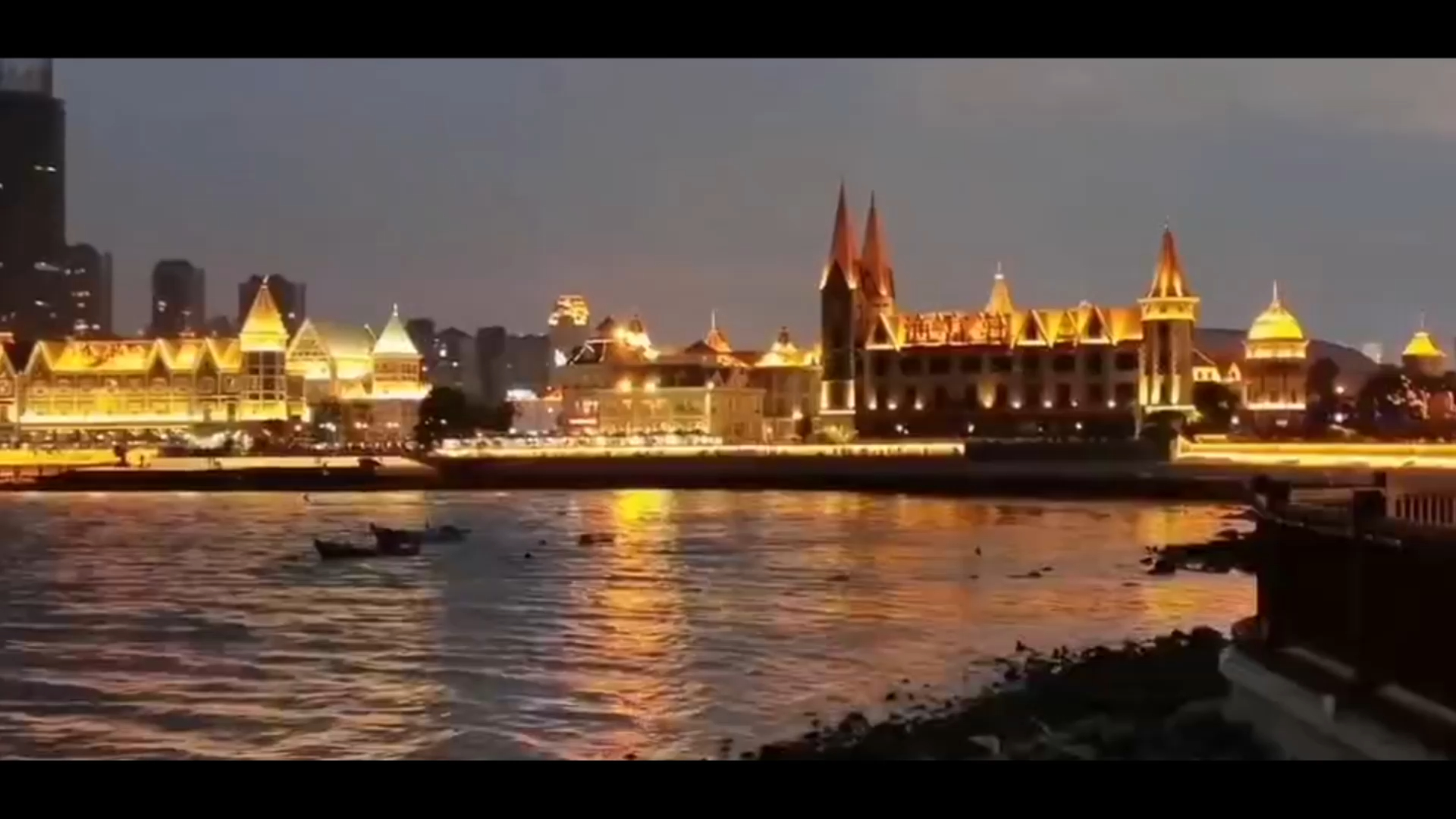 夜晚的烟台渔人码头,让人无限留恋
