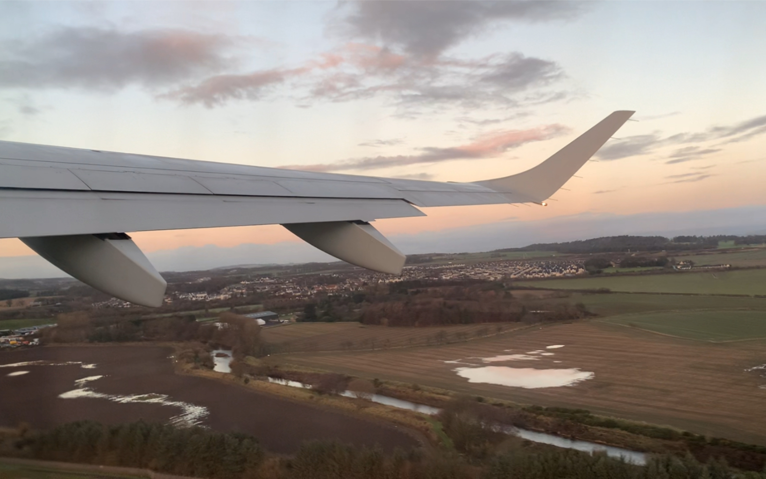 英国航空 e190 ba8703 爱丁堡机场大仰角起飞 晨曦中的苏格兰