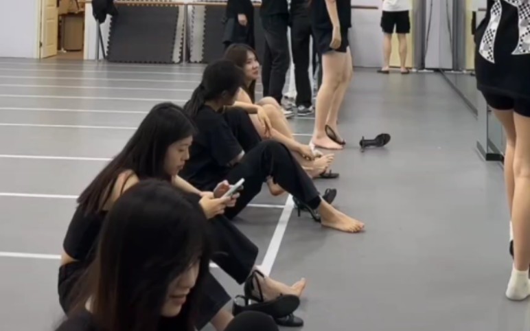 模特生站姿训练