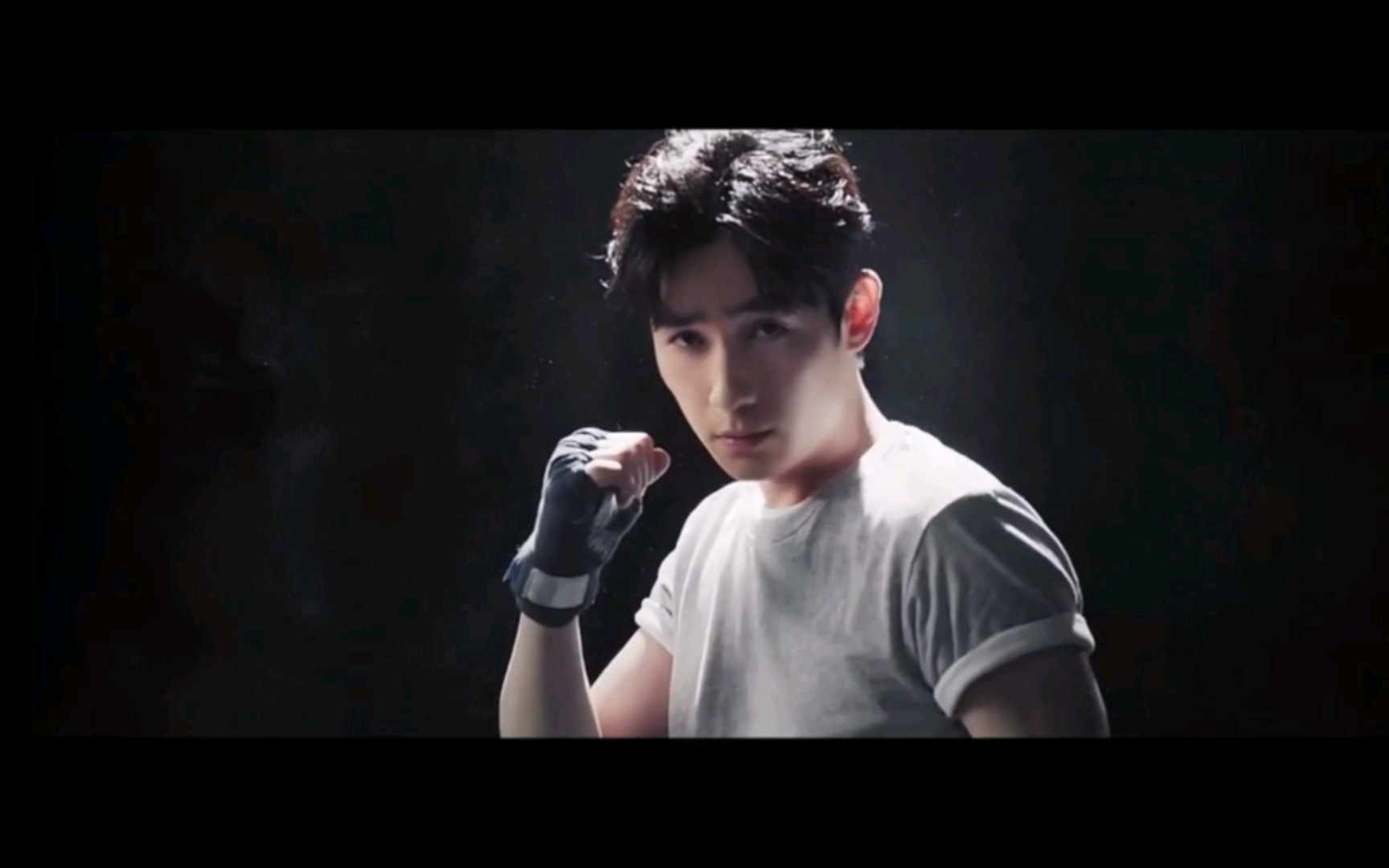 朱一龙:看过猛男打拳吗?