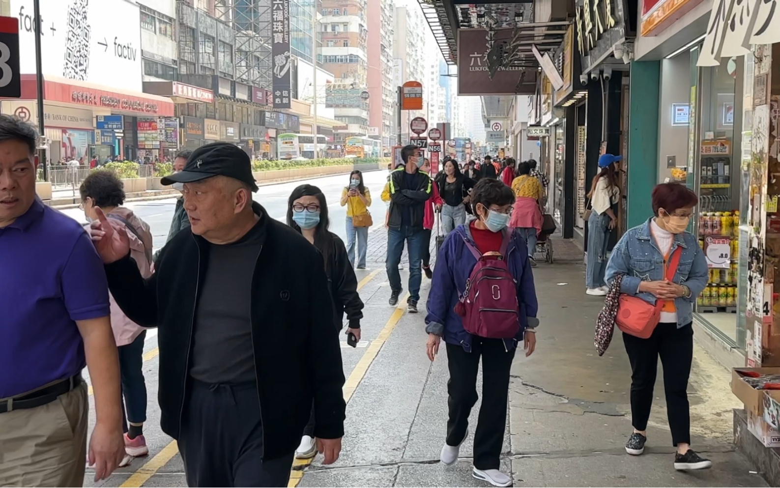 香港旺角街头最新现状,街上人来人往的,真热闹啊!