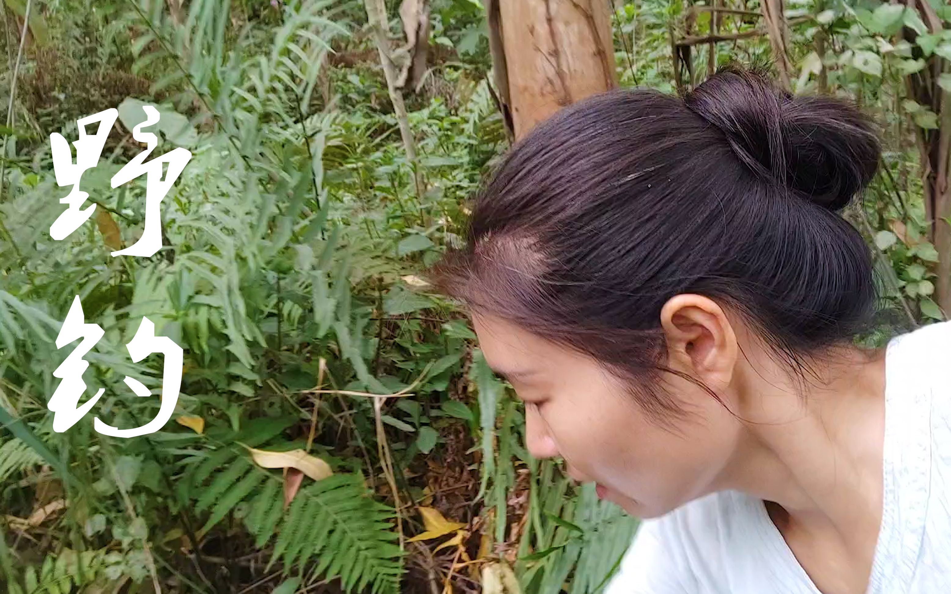 柚子妹野河垂钓,河里出现的怪东西,把钓友全都吓跑了