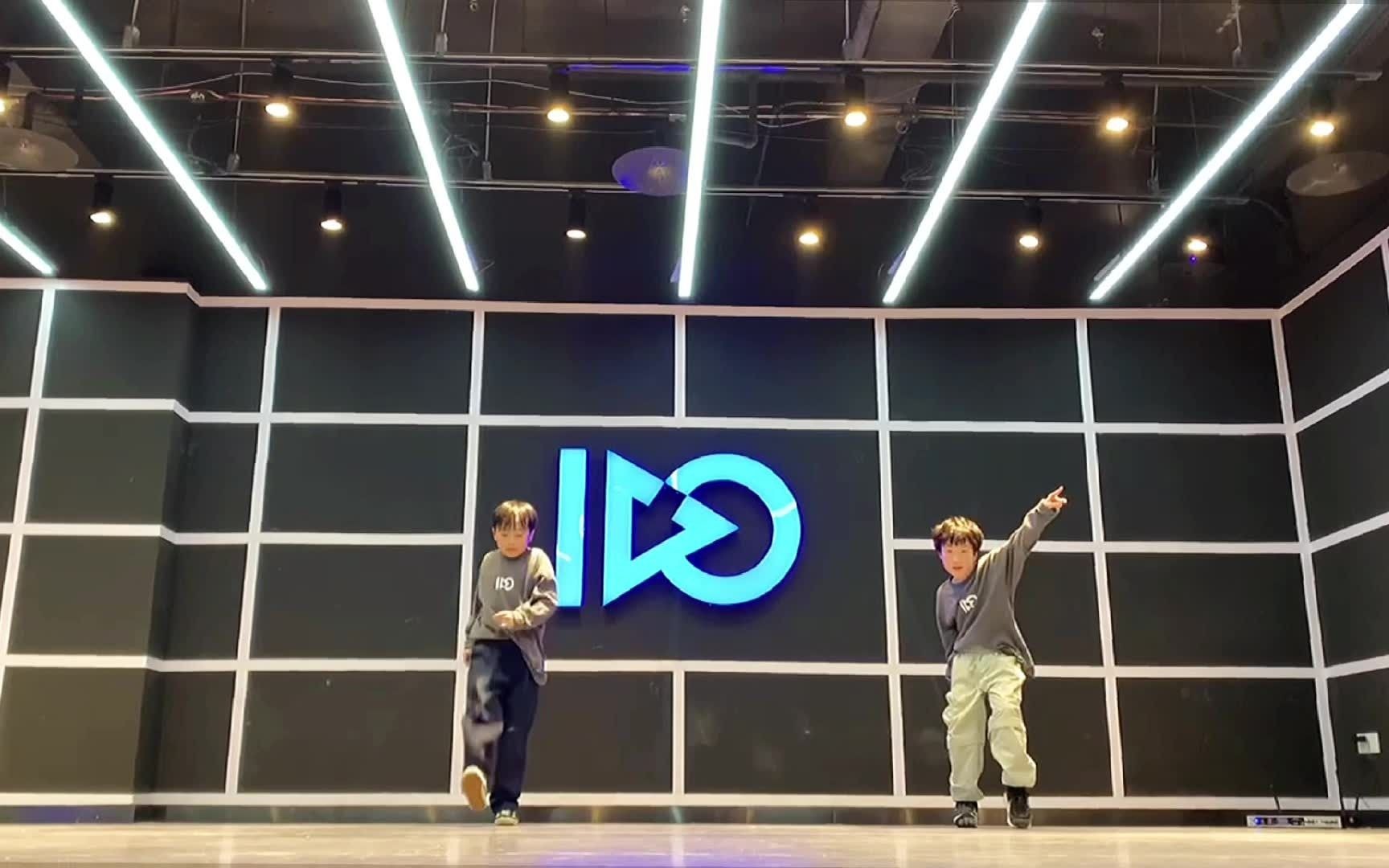 又萌又凶(●~(16)~●)的locking舞蹈展示