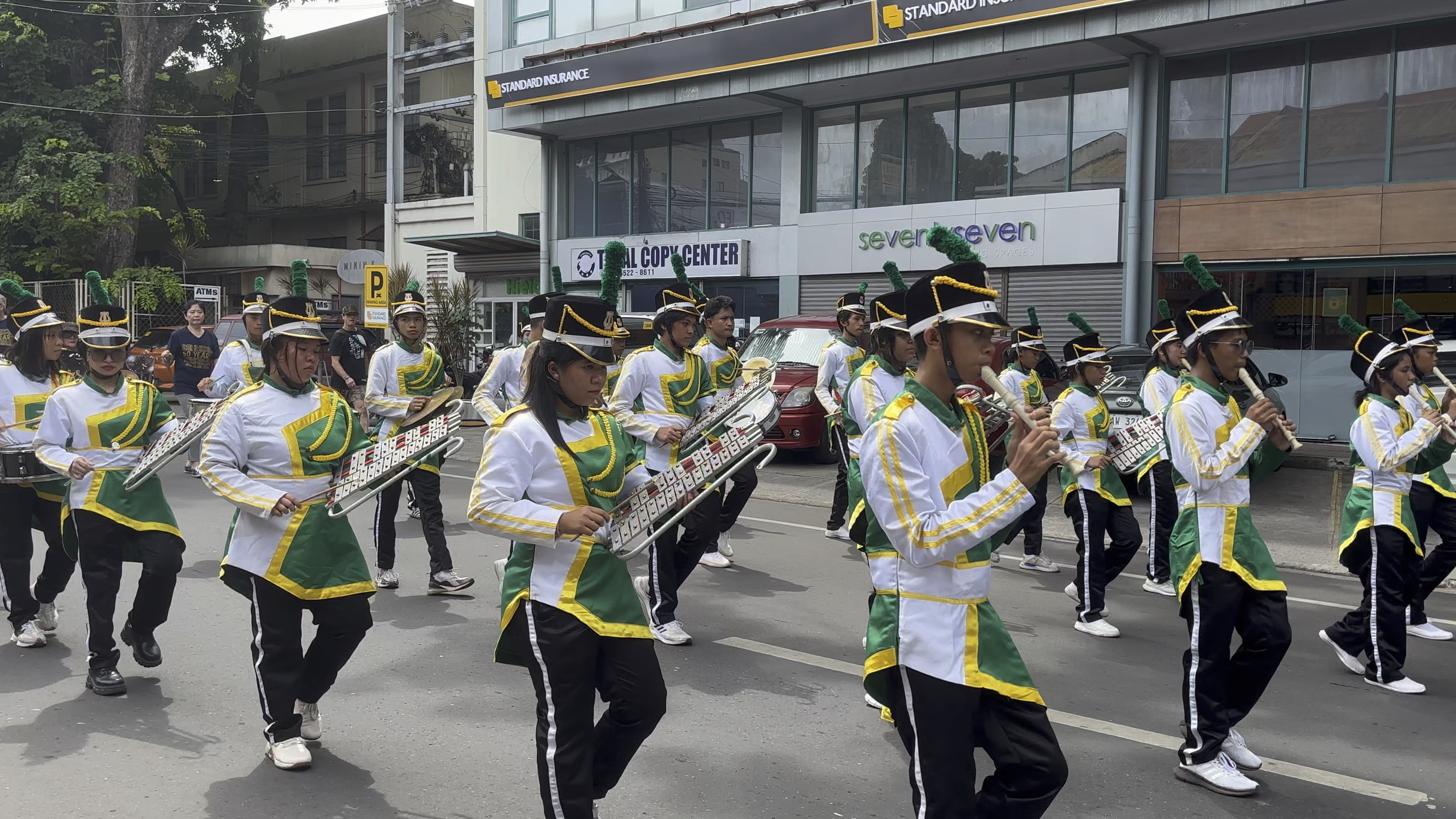 街头狂欢音乐节!菲律宾学校校庆游街