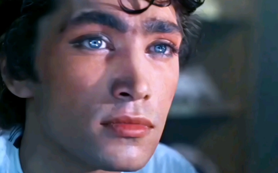 原来真的有人拥有小说里才有的蓝宝石眼睛#两栖人