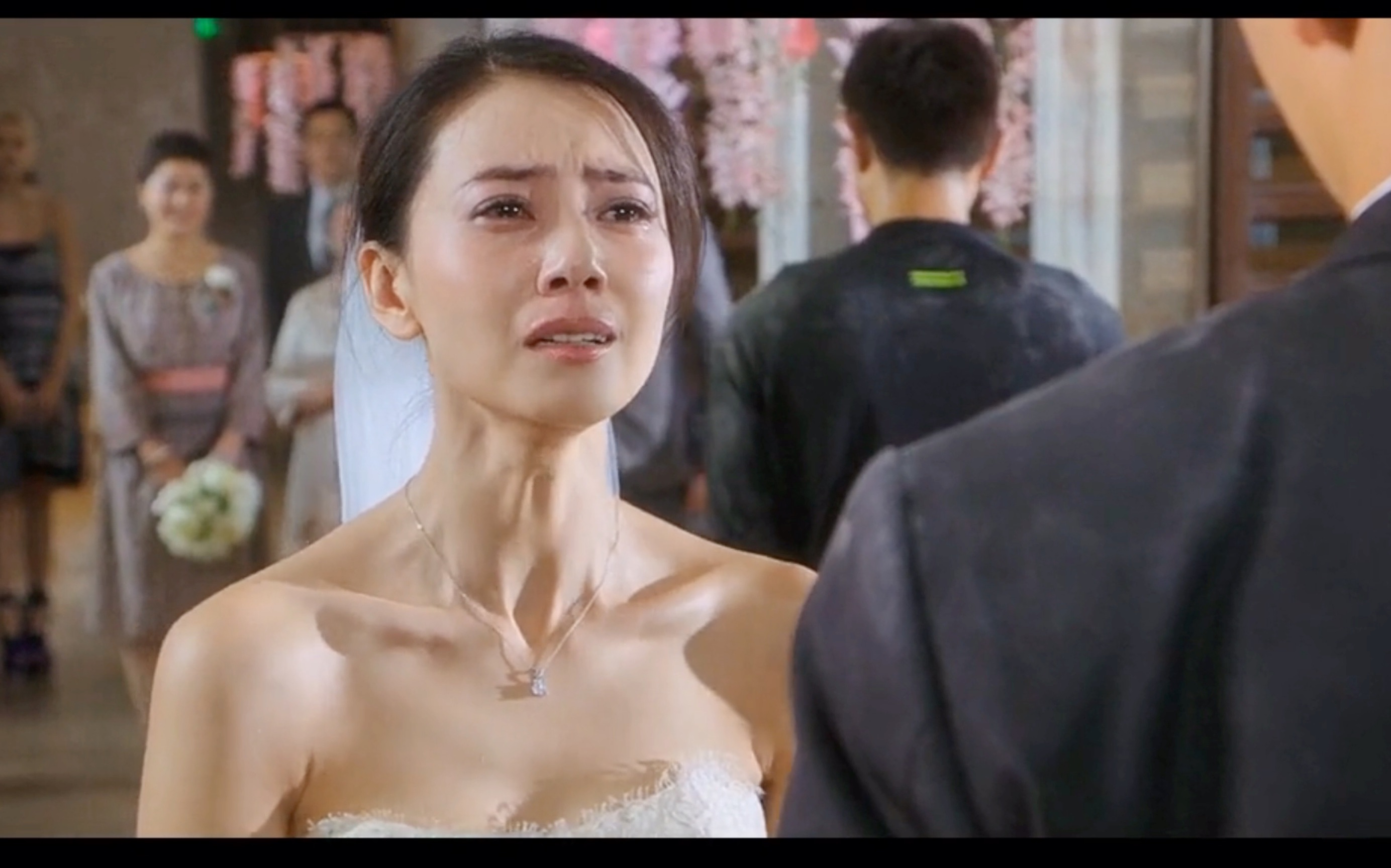 高圆圆和吴彦祖的婚礼上,古天乐跑出来抢婚.