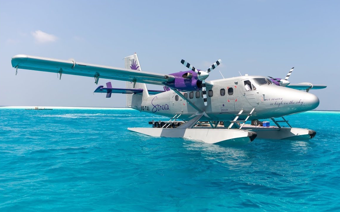 豪华旅行专家搭乘马尔代夫水上飞机机场至酒店