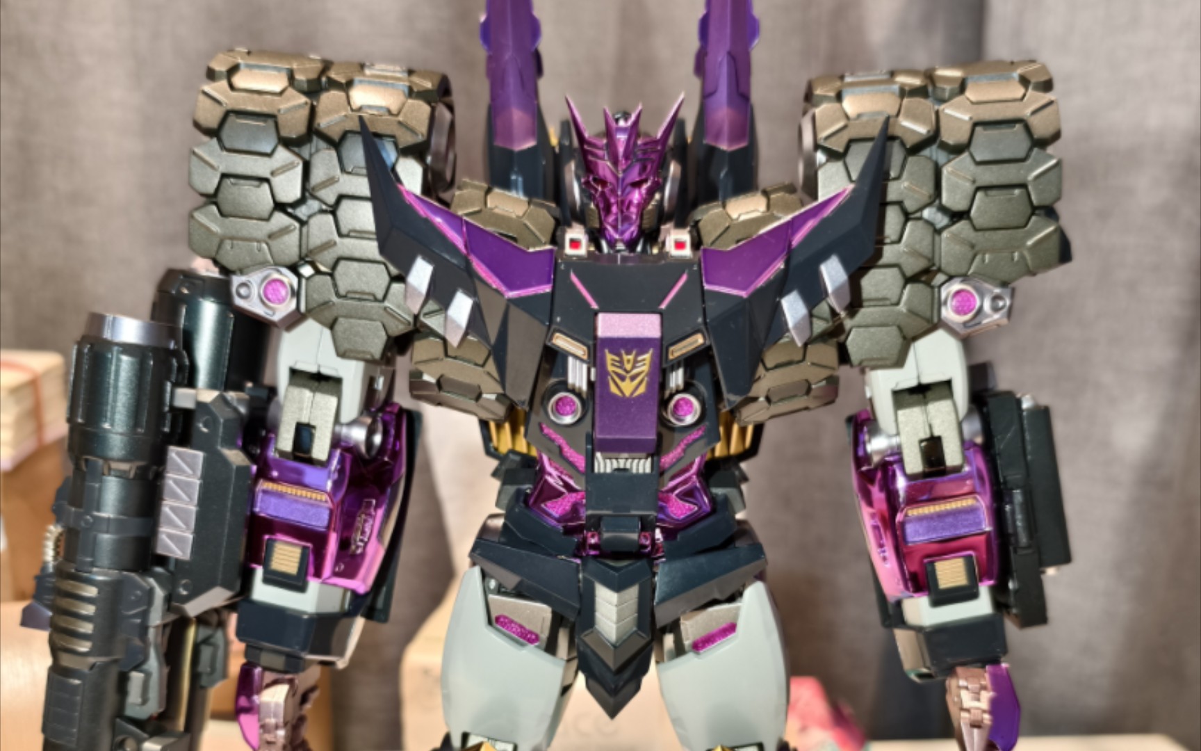 mc肌肉熊,塔恩 电镀版,800元入手,亮闪闪的漆面真是太帅了,腿部可动